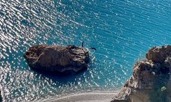 Türkiye kar tatilindeyken Antalya’da öğrenciler deniz keyfi yaptı