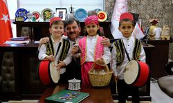 Çankırı’da Minik Öğrenciler Müdür Işık'ı Manilerle Karşıladı