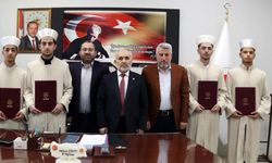 Çankırı'da Hafızlıklarını Tamamlayan Öğrencilere Belgeleri Verildi