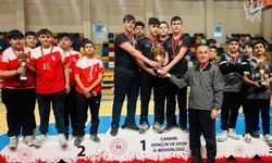 Çankırı Yıldız Erkekler Dart İl Birinciliğinde Şampiyonlar Ödüllerini Aldı