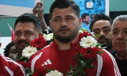 Rıza Kayaalp ve Güreş Milli Takımı yurda döndü