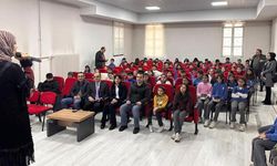 Yazar Nehir Aydın Gökduman Çankırı İsmet İnönü Ortaokulu’nda Öğrencilerle Buluştu