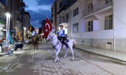 Selendi'de cirit atlı fener alayı