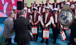 Başkan Öztürk’ten hafız öğrencilere dikkat çeken hediye