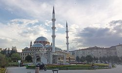 Çankırı’da saat kulesi yıkıldı !  Ahmet Yesevi Camii’nin silüeti ortaya çıktı