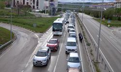 D-100’de Bayram Yoğunluğu: Kilometrelerce Araç Kuyruğu Oluştu