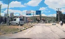 Çankırı’da kazanın böylesi: Tır devrildi, transporter adaya çıktı
