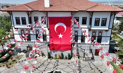 Sincan kırmızı beyaza büründü: Milli heyecanla tek yürek oldu