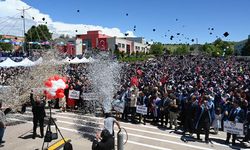 ÇAKÜ’de mezuniyet coşkusu: Binlerce öğrenci kep attı
