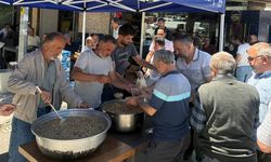 Anahtar Parti Kurşunlu teşkilatı 3 bin kişilik aşure dağıttı