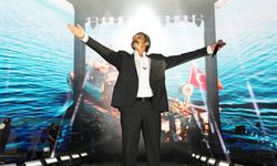 Bayhan, A Milli Futbol Takımı için hazırladığı şarkıyı ilk kez seslendirdi