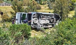 Kurşunlu'da şarampolde bulunan minibüsün sürücüsünden iz yok!