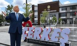 Trump'ın Çerkeş pozu sosyal medyada ilgi gördü