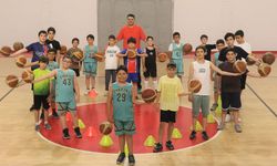 Çankırı’da çocuklar basketbolla hem eğleniyor hem öğreniyor