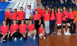Kurşunlu'da çocuklar yaz tatilini voleybolla değerlendiriyor