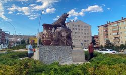 Çankırı’ya kılıç dişli bronz kaplan heykeli yerleştirildi
