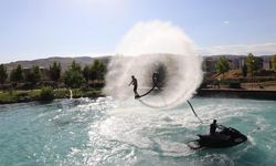 Flyboard dünya şampiyonundan göl üzerinde nefes kesen şov