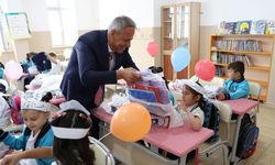 Çerkeş’te okulun ilk günü yüzler hediyelerle güldü