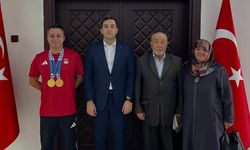 Çankırı’nın gururu İsmail Keleş Kaymakam Akbel’i ziyaret etti.