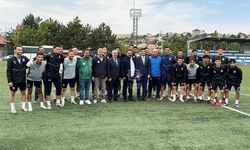 Kurşunlu protokolünden Yeşil Ilgazspor’un antrenmanına ziyaret