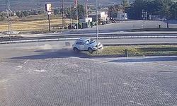 Çankırı’da faciadan saniyelerle kurtuldu! Otomobil park alanına böyle daldı