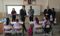Çankırı’da kursiyerlerin diktiği eşofmanlar öğrencilere hediye edildi
