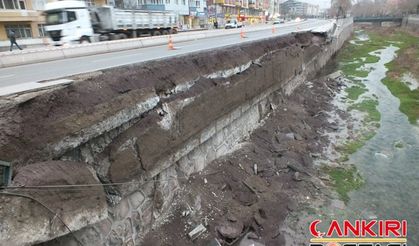 Çankırı'da yaya kaldırımı  çöktü!