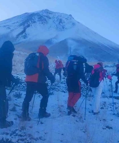 Ağrı Dağı zirvesinde “Cumhuriyet” coşkusu