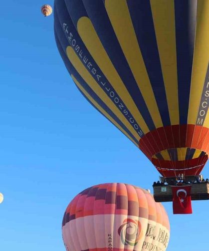 Sıcak hava balonları Türk Bayrakları ile havalandı