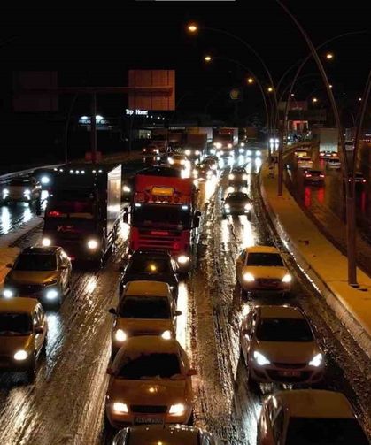 Başkentte kaza sonrası trafik durdu