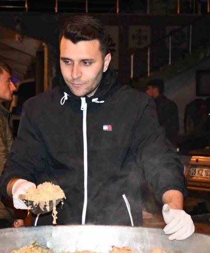 Osmanlı devletinin kurulduğu topraklar olan Söğütte 700 yıllık ’Kadir Pilavı’ geleneği yaşatıldı