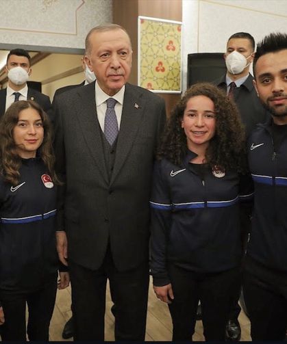 Şampiyon kayakçı ve kayak hocası babası Uludağ’daki yangında hayatlarını kaybettiler