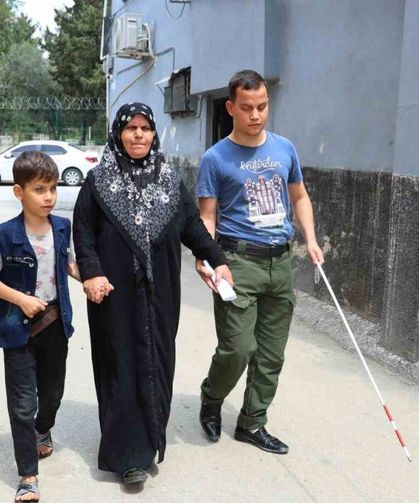 Görme engelli gence ’çalışıyor’ diye rapor tutuldu, annesine dava açıldı
