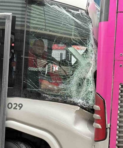 Beylikdüzü’nde metrobüs kazası: 1 kişi hayatını kaybetti, 20 kişi yaralandı