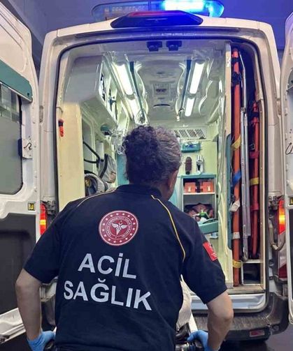 Akrebin soktuğu çocuk yaşam savaşı veriyor