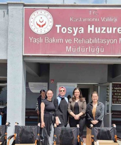 Kastamonu’da öğrenciler, ihtiyaç sahipleri için tekerlekli sandalye aldı