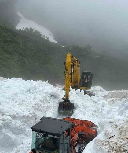 Rize’nin yaylalarında karla mücadele çalışmaları sürüyor