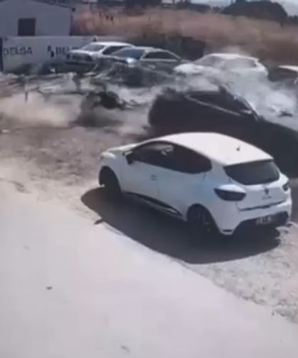 Kule vinç böyle devrildi, sahada çalışan Suriyeliler savaş çıktı zannetti