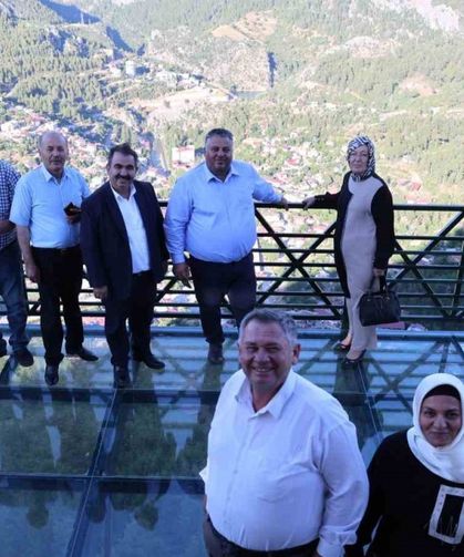 Sıcaktan bunalan Adanalılar Feke ilçesine akın etti