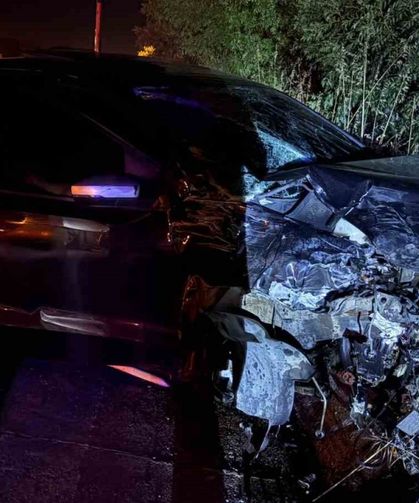 D-100’de iki otomobil kafa kafaya çarpıştı: 1’i ağır 8 yaralı