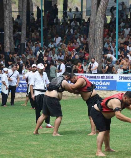 Depremin yaralarının sarıldığı Hatay’da aba güreşi heyecanı yaşandı