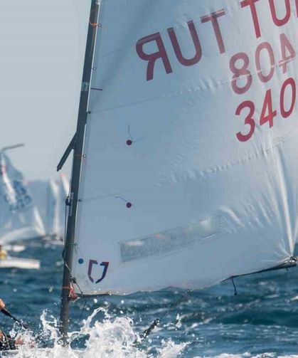 Olympos Regatta’da genç yelkenciler dalgalara meydan okudu