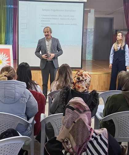 İlker Tuncay İlkokulu’nda Ebeveyn Kurs Programı Düzenlendi