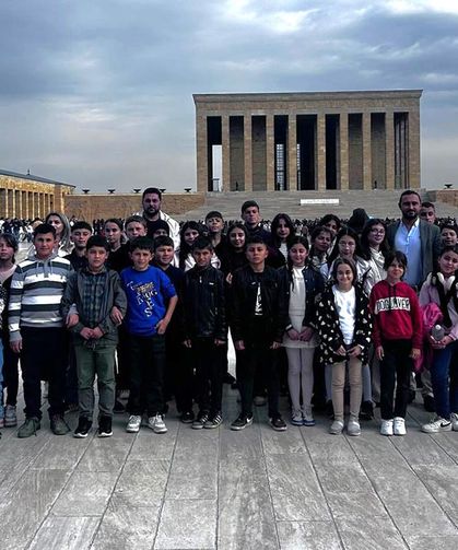 Ünürlü Öğrenciler Anıtkabir ve Cumhuriyet Müzesi’nde Tarihle Buluştu