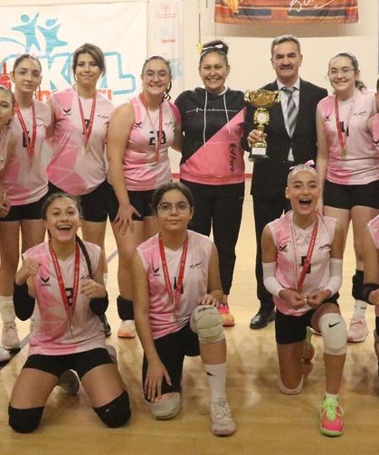 Çankırı Mehmetçik Ortaokulu Yıldız Kızlarda İl Birincisi Oldu