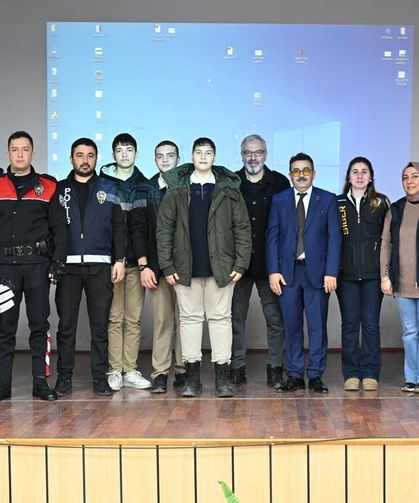 Çankırı’da Öğrencilere Polislik Mesleği ve Dijital Güvenlik Eğitimi Verildi