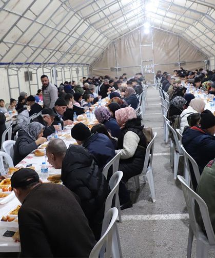 Çankırı Belediyesi İftar Çadırında Yüzlerce Kişi Oruç Açtı