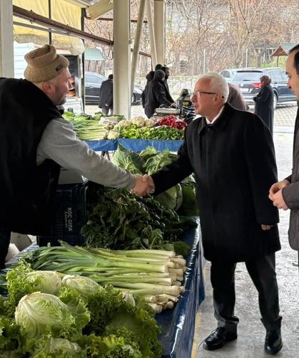 Korgun’da Kaymakam Gür ile Başkan Kozan Cuma Pazarını Ziyaret Etti