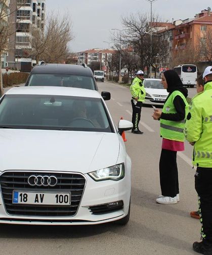 Çankırı'da Öğrencilerden Trafikte Farkındalık Hareketi