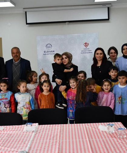 Eldivan’da Minik Eller Ebru Sanatıyla Buluştu